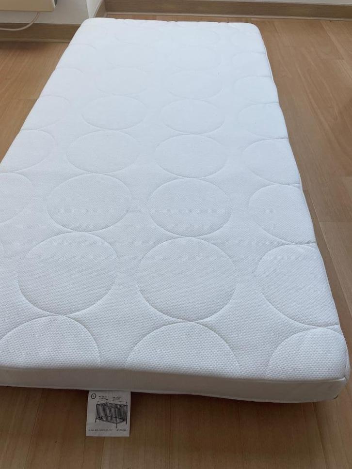 IKEA baby Foammatras +1waterdichte/2 gewonen beschermers, Huis en Inrichting, Slaapkamer | Matrassen en Bedbodems, Zo goed als nieuw