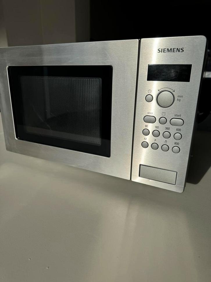 Micro-ondes/grill SIEMENS HF15G541, Electroménager, Micro-ondes, Utilisé, Autoportant, 45 à 60 cm, Gril, Plaque tournante, Enlèvement