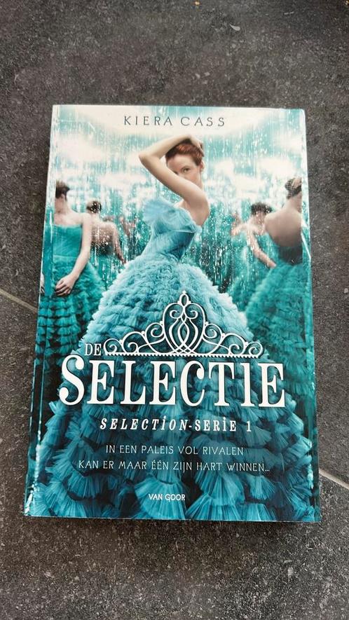 Kiera Cass - De selectie, Boeken, Kinderboeken | Jeugd | 13 jaar en ouder, Zo goed als nieuw, Ophalen of Verzenden