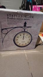 Horloge pendule station de métro, Ophalen, Nieuw