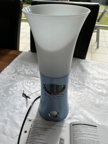 NafNaf Lamp met radio wekker beschikbaar voor biedingen