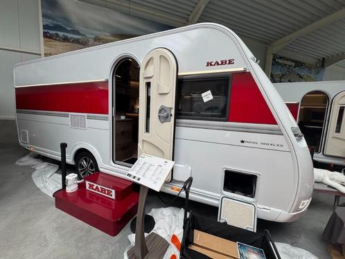 KABE ROYAL 560 XL met mover en luifel, Caravans en Kamperen, Caravans, Bedrijf, tot en met 4, 1500 - 2000 kg, Rondzit, Kabe, Vast bed