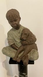 Prachtig beeld kind met hond Geert Kunen handwerk, Antiquités & Art, Enlèvement