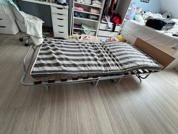 Handig plooibedje beschikbaar voor biedingen