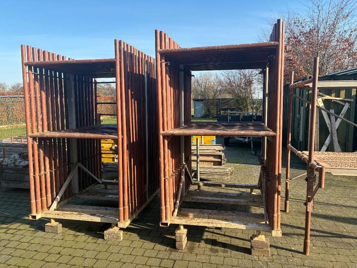 275m2 stelling met 94 stalen vloeren!!, Doe-het-zelf en Bouw, Steigers, Gebruikt, Gevelsteiger, 5 meter of hoger, Ophalen