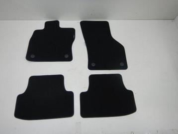 Seat Leon 5F0 I-Tech Mattenset 5- DRS Nieuw 5F0863011E beschikbaar voor biedingen