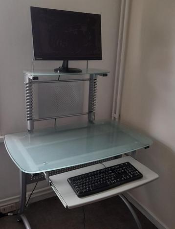 Bureau computer  beschikbaar voor biedingen