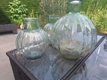 Vintage vaas met relief - 3 stuks beschikbaar voor biedingen