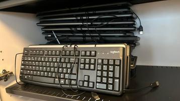 17 bedrade toetsenborden gratis beschikbaar voor biedingen