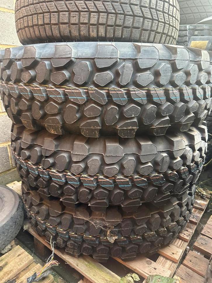 Pneus / roues 4x4 unimog off road, Articles professionnels, Agriculture | Pièces | Pneus, Jantes & Essieux, Enlèvement