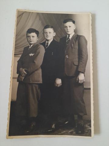 Carte postale - portrait en studio de 3 frères, 1920-1930, Enlèvement ou Envoi, 1920 à 1940, Non affranchie