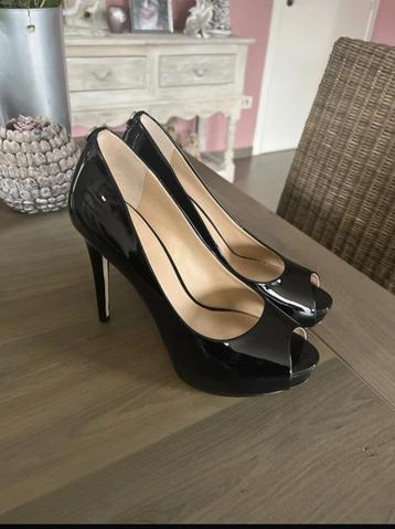 Guess pumps beschikbaar voor biedingen