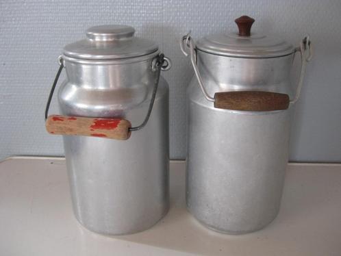 2 pots à lait en aluminium., Antiquités & Art, Curiosités & Brocante, Enlèvement ou Envoi