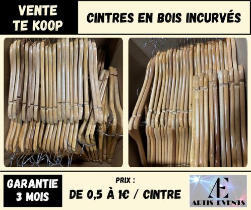 Cintres en bois - Hêtre verni - Incurvés et à pinces, Kleding | Dames, Kledinghangers, Gebruikt, Hout, Kinderen en Volwassenen