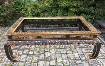 Unieke salontafel met gebissoneerd glas beschikbaar voor biedingen