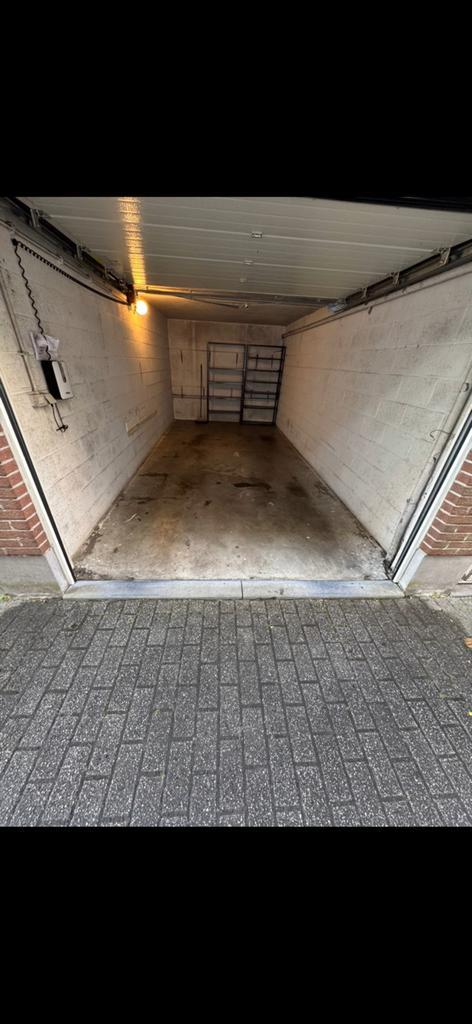 Je propose un service de stockage temporaire à Berchem., Immo, Garages en Parkeerplaatsen, Brussel