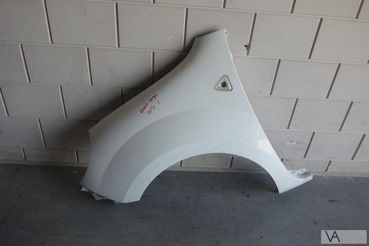 Voorscherm spatbord wit Renault Kangoo 2008 - 2013 €50, Auto-onderdelen, Carrosserie, Spatbord, Renault, Gebruikt, Ophalen of Verzenden