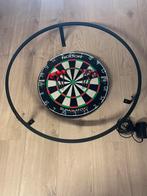 Darts set, Winmau verlichting, dartblok en 2sets dartpijlen, Sport en Fitness, Darts, Ophalen, Zo goed als nieuw