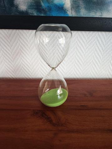 Glazen design zandloper 5 minuten beschikbaar voor biedingen