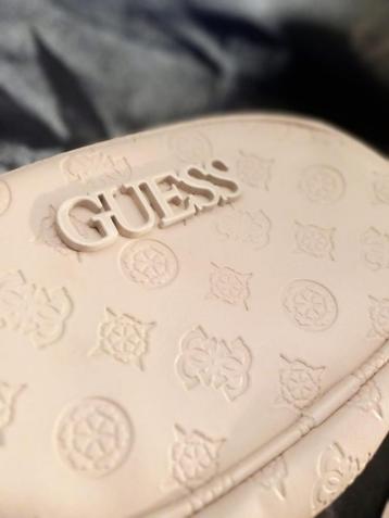 Handtas Guess beschikbaar voor biedingen