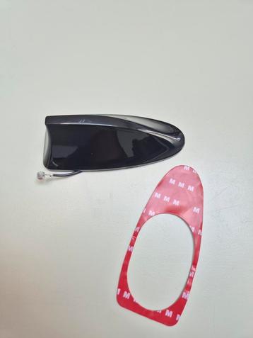 Nieuwe universele haaienantenne. beschikbaar voor biedingen