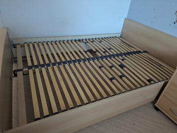 Stevige Bed ,kasten en nachtkastje  beschikbaar voor biedingen
