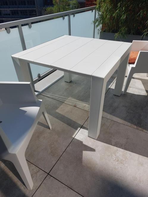 Tuin/terrastafel (Vegas) + 2 stoelen (Siesta box), Tuin en Terras, Tuintafels, Zo goed als nieuw, Vierkant, Kunststof, Ophalen