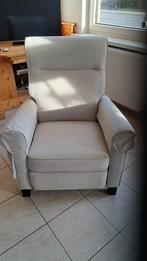 Mooie beige zetel met uitschuifbare voetensteun, Ophalen, Zo goed als nieuw