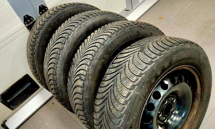 4 bons pneus hiver Michelin 185/65-15 d'une Audi A1, Autos : Pièces & Accessoires, Pneus & Jantes, Pneus et Jantes, Pneus hiver