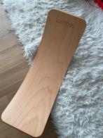 Wobbel met zwart vilten onderkant en goudkleurig kussen, Ophalen, Zo goed als nieuw