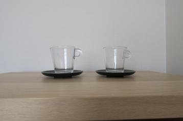 2 tasses Nespresso + soucoupe, Enlèvement ou Envoi, Comme neuf, Autres matériaux, Tasse et/ou soucoupe