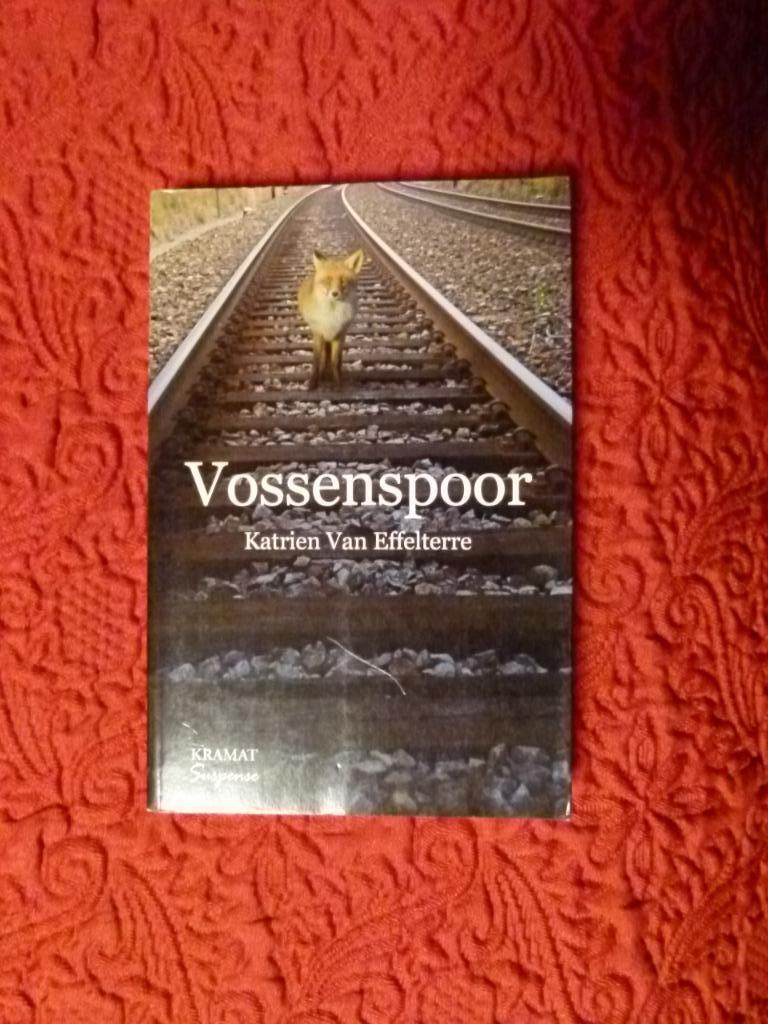 "Vossenspoor" Katrien Van Effelterre, Boeken, Thrillers, Zo goed als nieuw, België, Ophalen of Verzenden