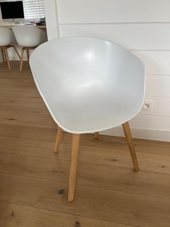 6x HAY AAC22 witte stoelen te koop in prima staat, Huis en Inrichting, Stoelen, Zo goed als nieuw, Vijf, Zes of meer stoelen, Hout