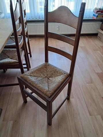 6 eiken stoelen met rieten zit beschikbaar voor biedingen