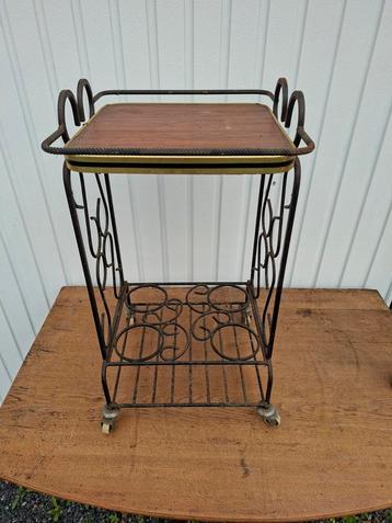 Dressoir, bijzettafel op wielen beschikbaar voor biedingen