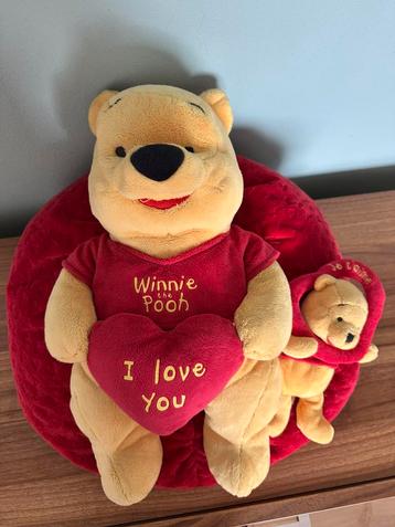 2 peluches Winnie l’Ourson beschikbaar voor biedingen