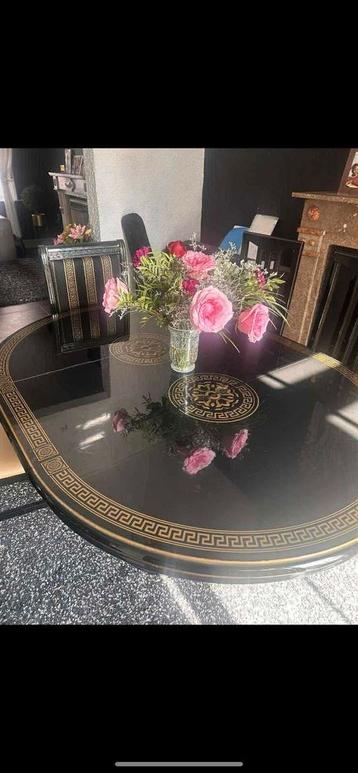 Uitschuifbare eettafel beschikbaar voor biedingen