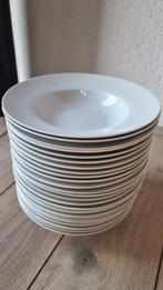 20 assiettes creuse blanche, Uni, Assiettes(s), Enlèvement ou Envoi, Comme neuf