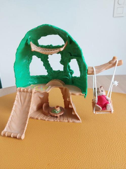 Sylvanian Families Baby Boomhut met 1 popje, Enfants & Bébés, Jouets | Maisons de poupées, Comme neuf, Enlèvement