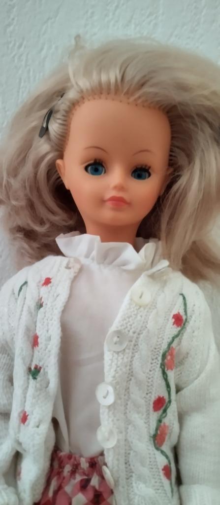 KATHIE BELLA MARION POP MET KNOP GROEI HAAR, Verzamelen, Poppen, Gebruikt, Pop, Ophalen of Verzenden