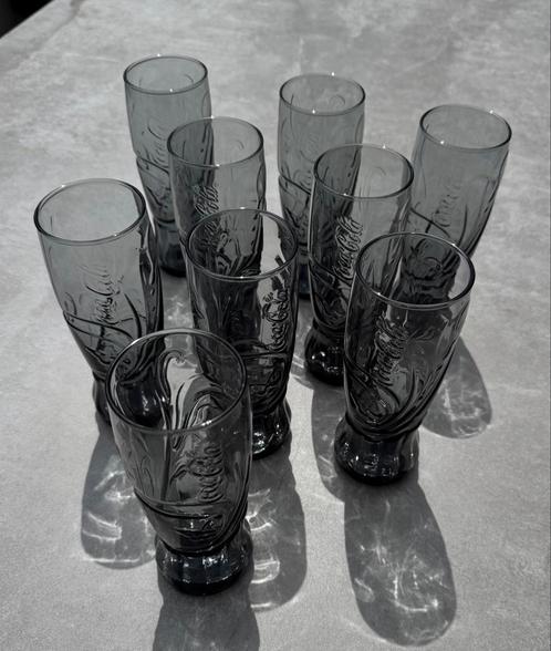 Set van 9 Coca-Cola glazen - smoke/zwartgrijs, Verzamelen, Glas en Drinkglazen, Zo goed als nieuw, Frisdrankglas, Ophalen of Verzenden