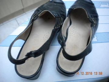 Blauwe zomerschoenen beschikbaar voor biedingen