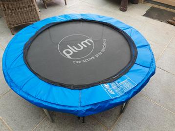 Trampoline met net beschikbaar voor biedingen