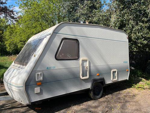 Caravan te koop !, Caravans en Kamperen, Caravans, Particulier, tot en met 3, 500 - 750 kg, Overige, Beyerland, Dwarsbed, 4 tot 5 meter