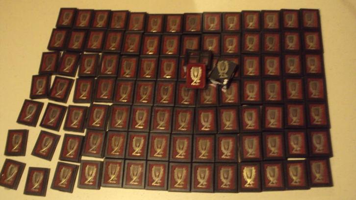 lot 90 insignes para, Collections, Objets militaires | Général, Enlèvement ou Envoi