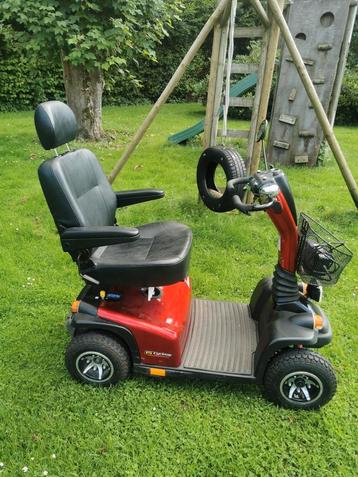 Sterk scootmobiel bijna nieuw meer info 0488826971  beschikbaar voor biedingen