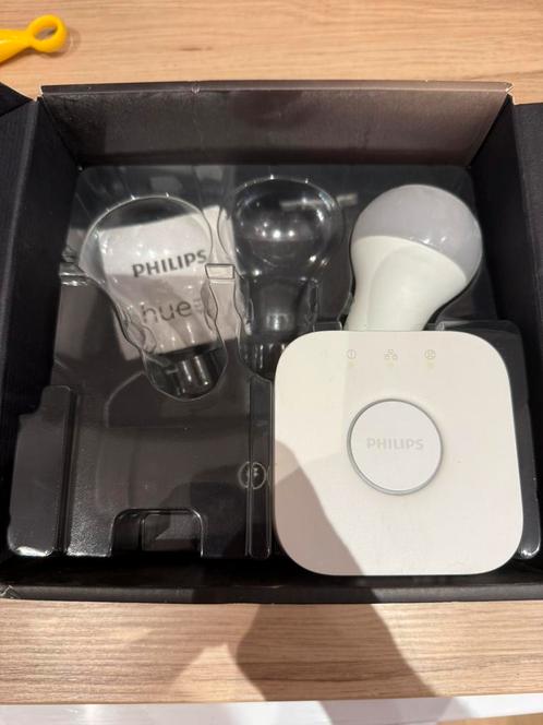 Philips Hue Bridge + Warm White lamp, Huis en Inrichting, Lampen | Losse lampen, Zo goed als nieuw, Led-lamp, 60 watt of meer