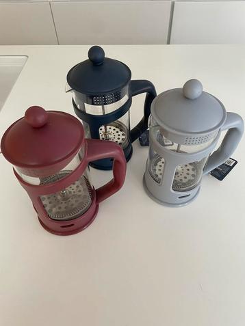 3 koffiekannen beschikbaar voor biedingen