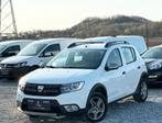 DACIA SANDERO STEPWAY - !! 19000KM !! - CARPLAY - GARANTIE, Auto's, Dacia, Stof, Wit, 5 deurs, Euro 6