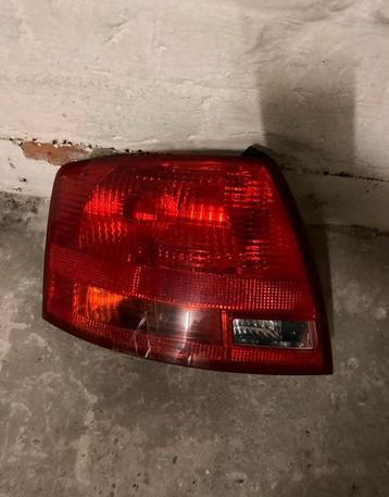 Feu arrière gauche Audi A4 BREAK châssis 8E ph.2 année 2005- beschikbaar voor biedingen
